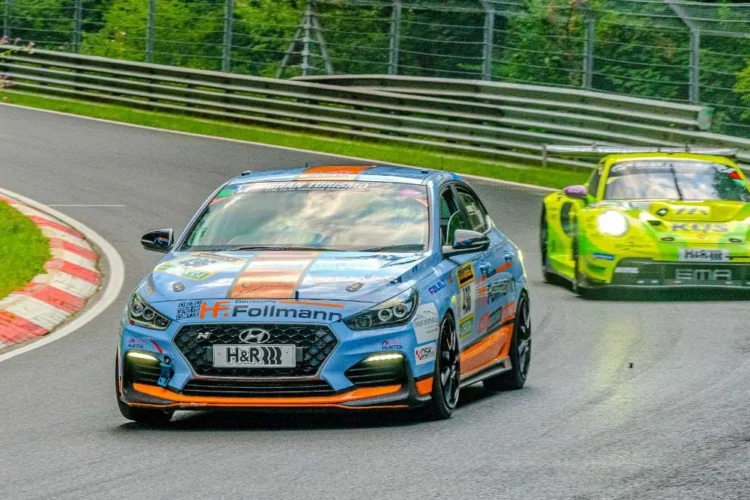 Mertens Motorsport NLS4 2024 Simon vor Porsche